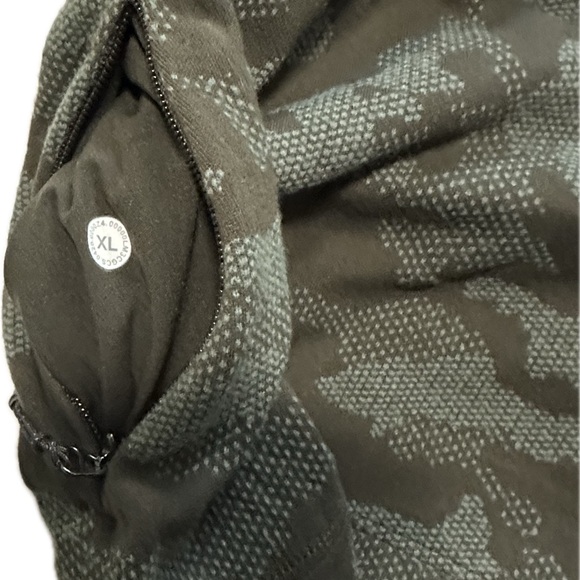 Lululemon 1/4 Zip - Picture 5 of 6